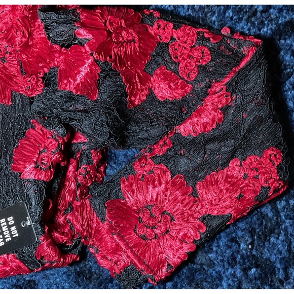 EXPRESS ~Lace Embroidered Thong Bodysuit (NWT) - Picture 13 of 16